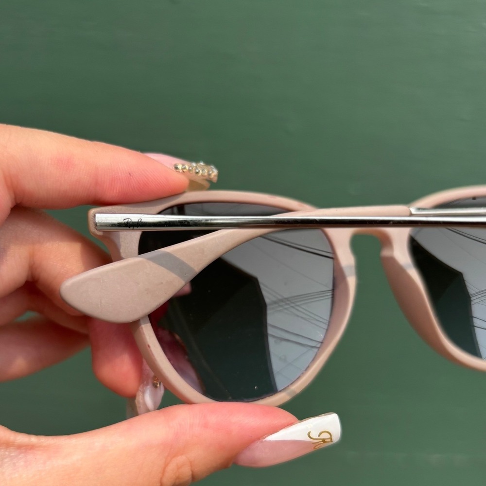 Ray-Ban Erika Pink Round Sunglasses RB4171 Gradient Grey Lens Silver Temples - Picture 5 of 6